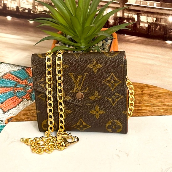 Louis Vuitton Handbags - Louis Vuitton monograma bifold wallet in good condition B